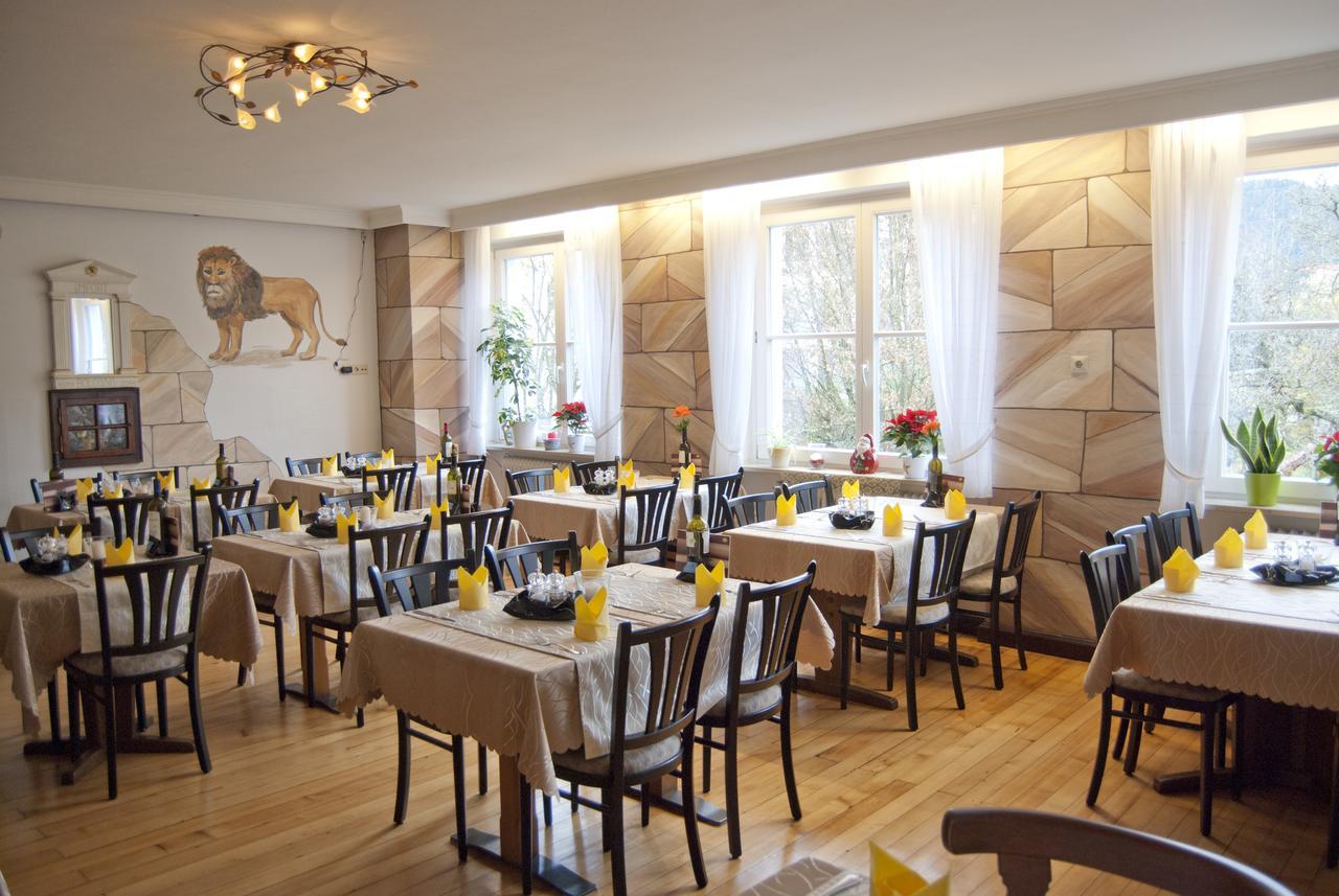 Gasthaus Zum Loewen - Restaurant Akropolis ハウザッハ エクステリア 写真